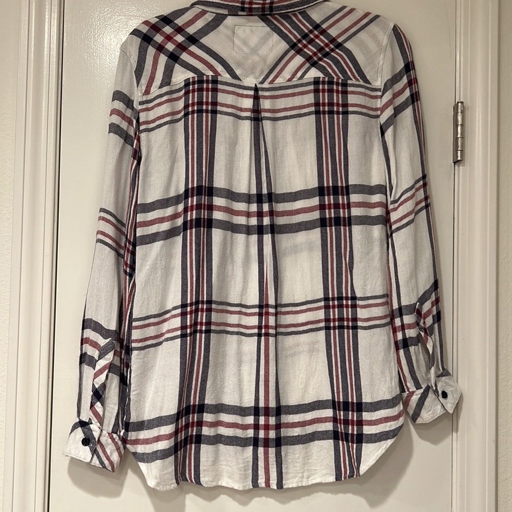 Rails Softest Flannel Button Down Size Medium - image 4